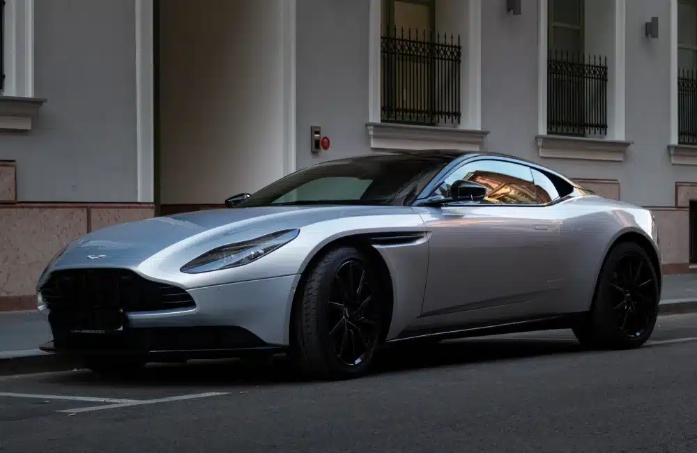 Aston Martin (แอสตัน มาร์ติน)