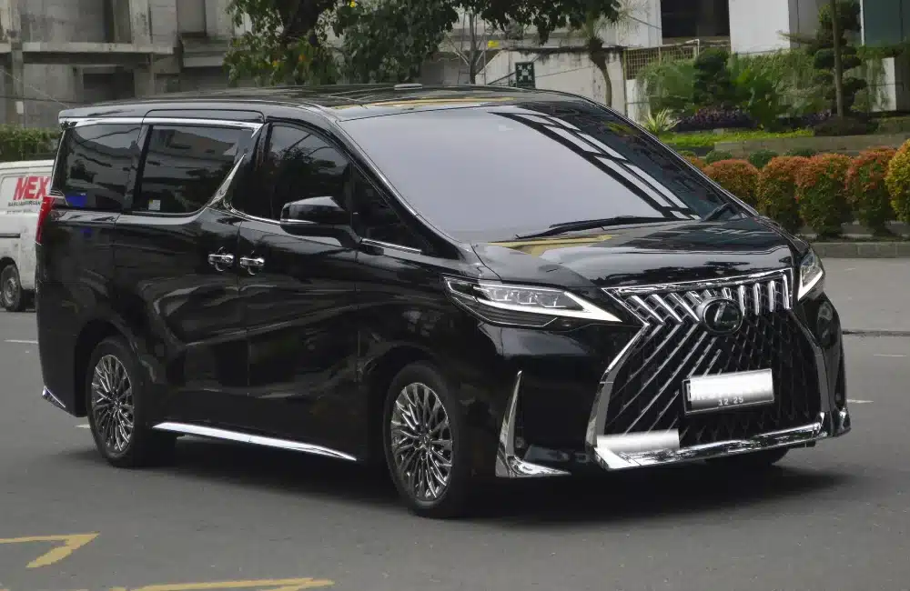 Lexus LM (เลกซัส แอลเอ็ม)