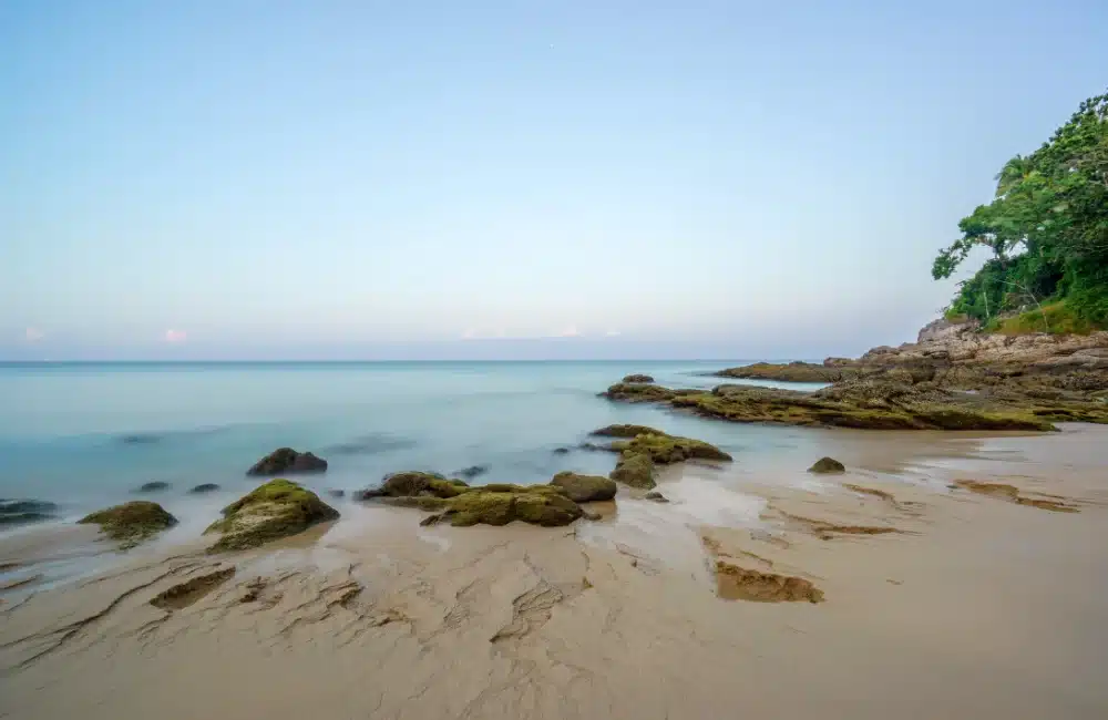 ขับรถเที่ยวภูเก็ต หาดสุรินทร์