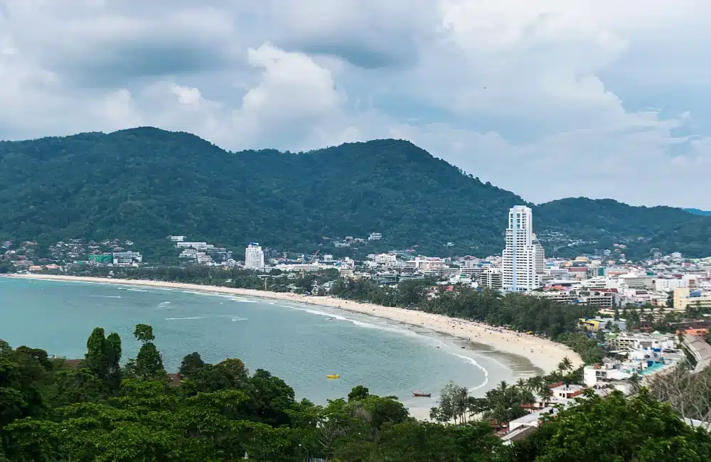 ขับรถเที่ยวภูเก็ต หาดป่าตอง